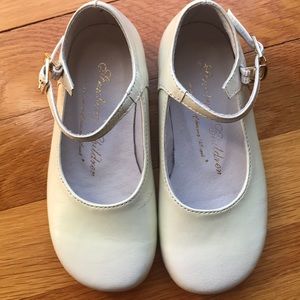 Girls patent leather Mary Jane shoes